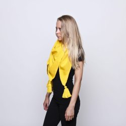 Trekantsjal m. kvaster, 100% merinould fra Micha. Gul