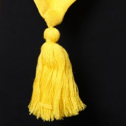 Trekantsjal m. kvaster, 100% merinould fra Micha. Gul