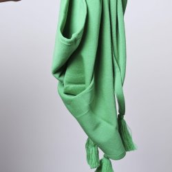 Trekantsjal m. kvaster, 100% merinould fra Micha. Grn