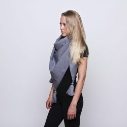 Trekantsjal m. kvaster, 100% merinould fra Micha. Gr