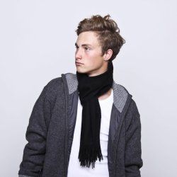 Halstrklde, sort, 100% Ren Ny bld Uld