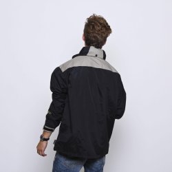 Jakke Pinewood. Tilbud fra Sams Nature. Let foret, ndbar, vindtt og vandafvisende.