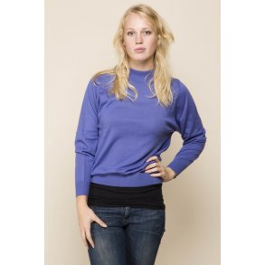 Lavendel bl bluse med turtle krave. Med merinould.