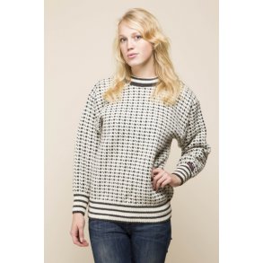  Sweater i 100% Ren Ny Uld. Rund hals. Klassisk strik, og bonderven fra tv er set i en lignende.