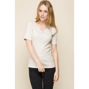 Micha rib t-shirt med flot stolpelukning. Tilbud