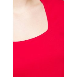 Rd t-shirt med firkantet hals. Micha. Tilbud