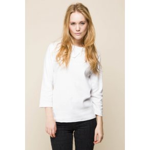 3/4 T-shirt fra Micha med flot detalje ved hals. Klassisk hvid. Tilbud. 