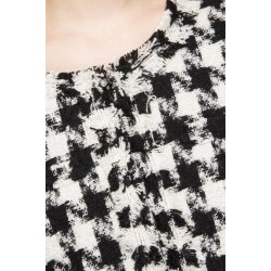 Foret jakke i klassisk hanefjed mnster. Tilbud