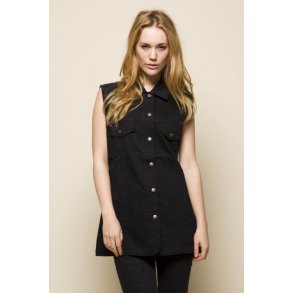 Lang vest med gode lommer. Nedsat