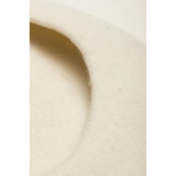 R�hvid alpehue i lammeuld. Tilbud 