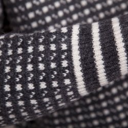 Sweater i 100% Ren Ny Uld. Tilbud.