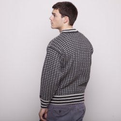 Strik sweater med rund hals. 100% Ren Ny Uld. Tilbud