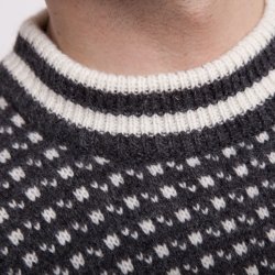 Strik sweater med rund hals. 100% Ren Ny Uld. Tilbud