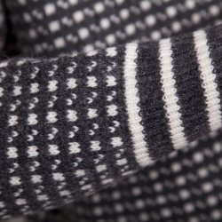 Strik sweater med rund hals. 100% Ren Ny Uld. Tilbud