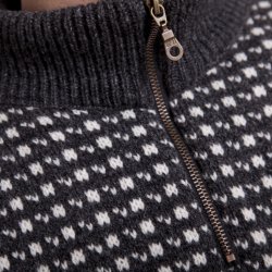 Strikket tr�je med kort lyn. 100% Ren Ny Uld. Tilbud