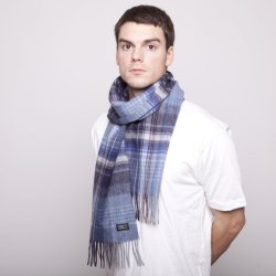 Halstrklde. Ternet jeansbl. 100% bld uld. Tilbud.