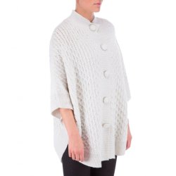 Strikket poncho / slag med knapper. Klassisk hvid. Tilbud