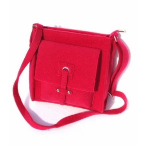 Pink taske i kunstfilt. Tilbud