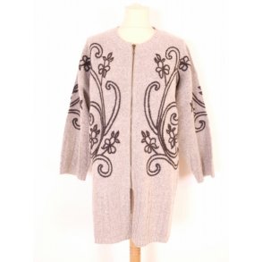 Lang bl�d cardigan m/broderi. Tilbud.
